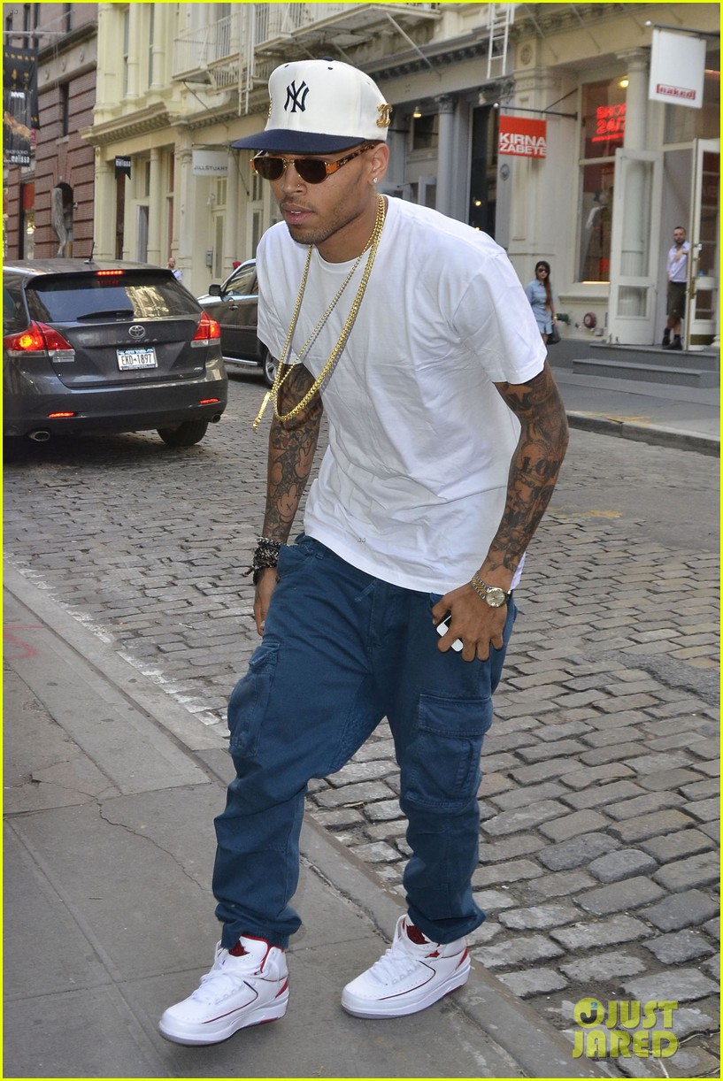 chris brown dont wake me up video premiere watch now 042673609