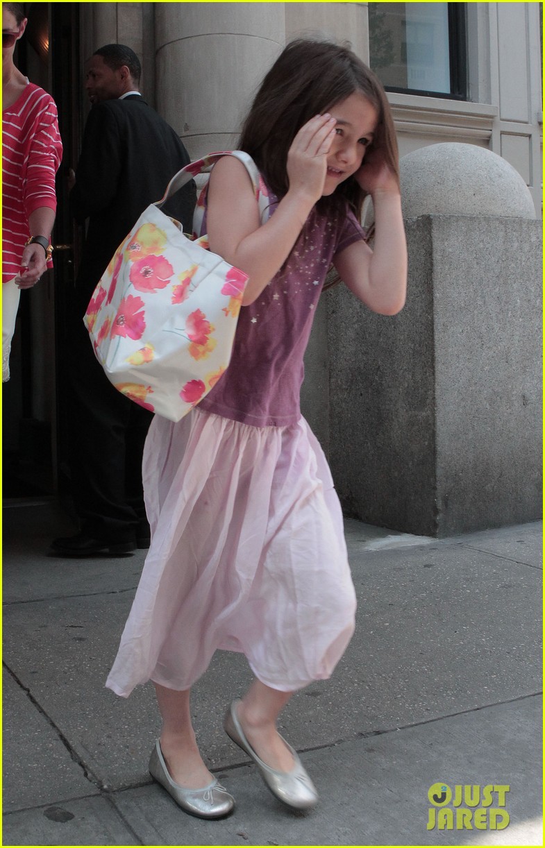 katie holmes suri early morning outing 03