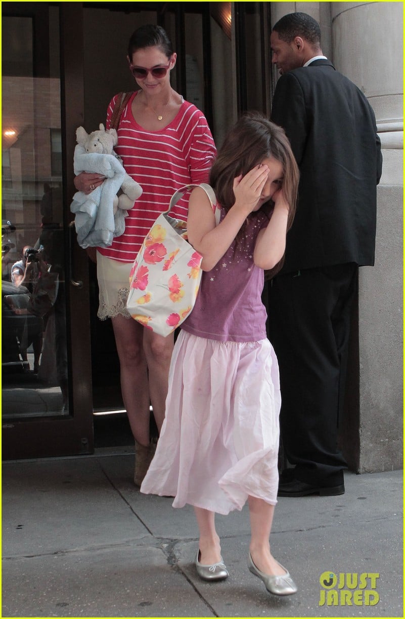 katie holmes suri early morning outing 082678133