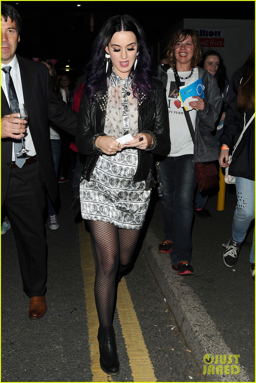 katy perry london outing with robert ackroyd 042673388