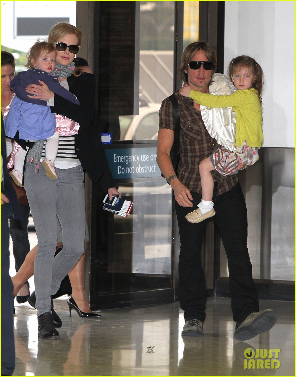 Nicole Kidman & Keith Urban Flight with the Family! Photo 2678033