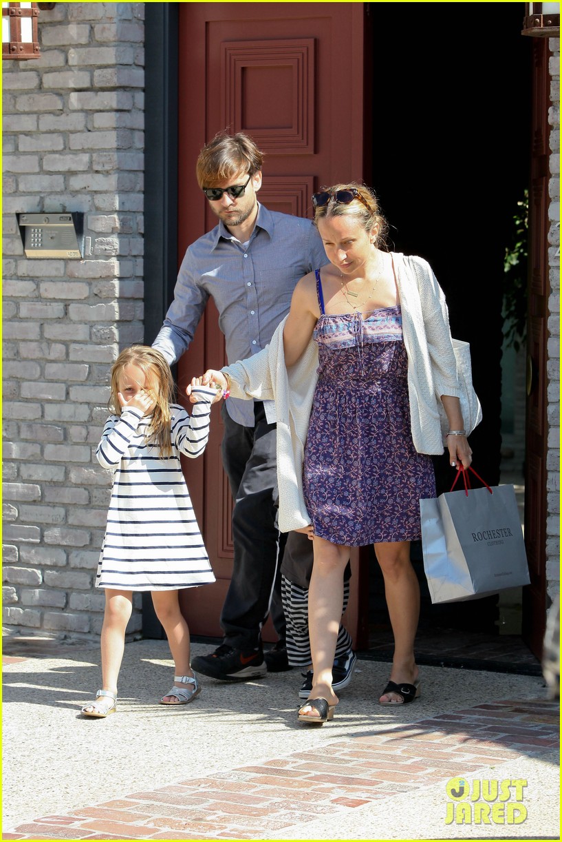 tobey maguire fathers day party 07