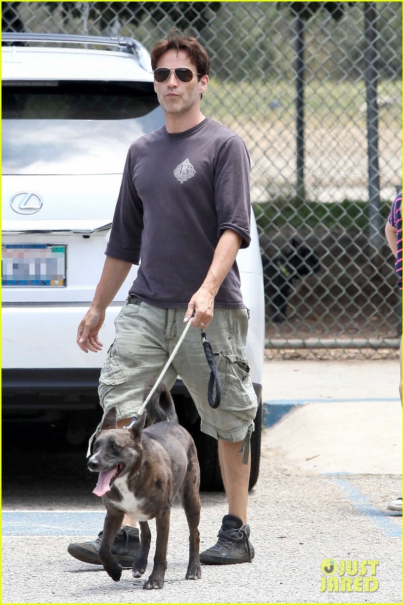 stephen moyer walking dogs with lilac 082669933