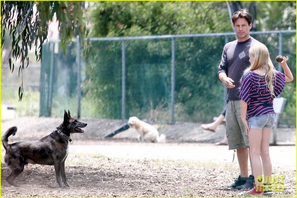 stephen moyer walking dogs with lilac 112669936