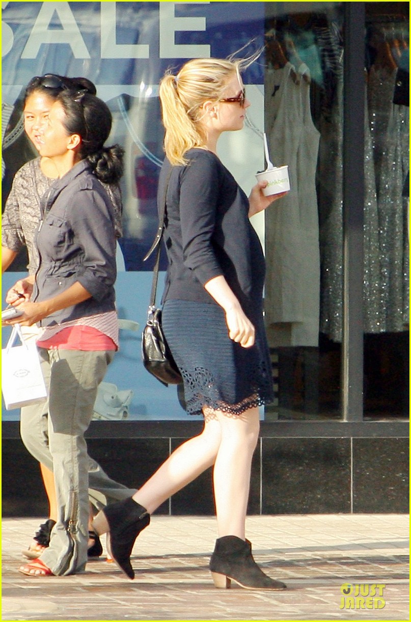 anna paquin pregnant pinkberry 04