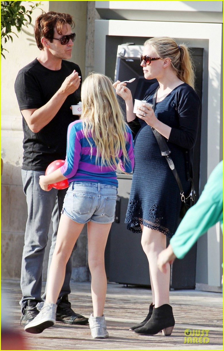anna paquin pregnant pinkberry 052677357