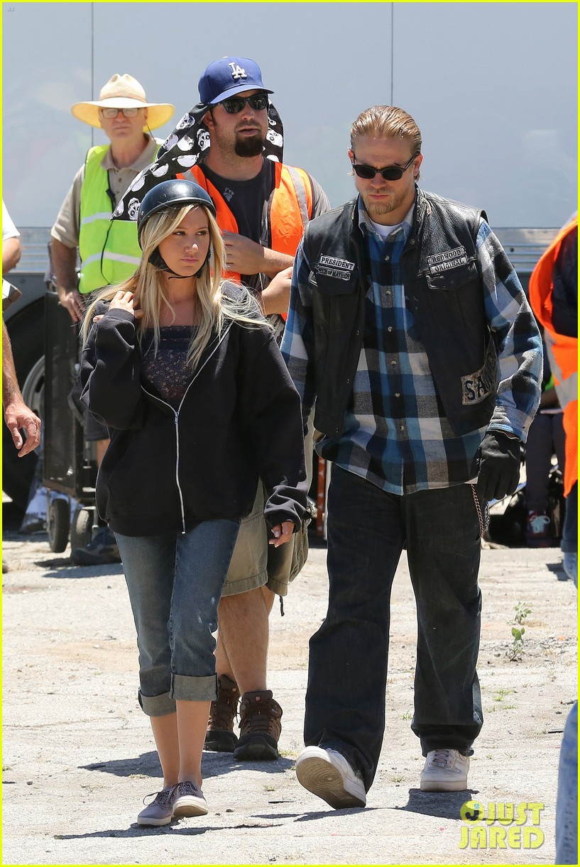 ashley tisdale charlie hunnam sons of anarchy 01