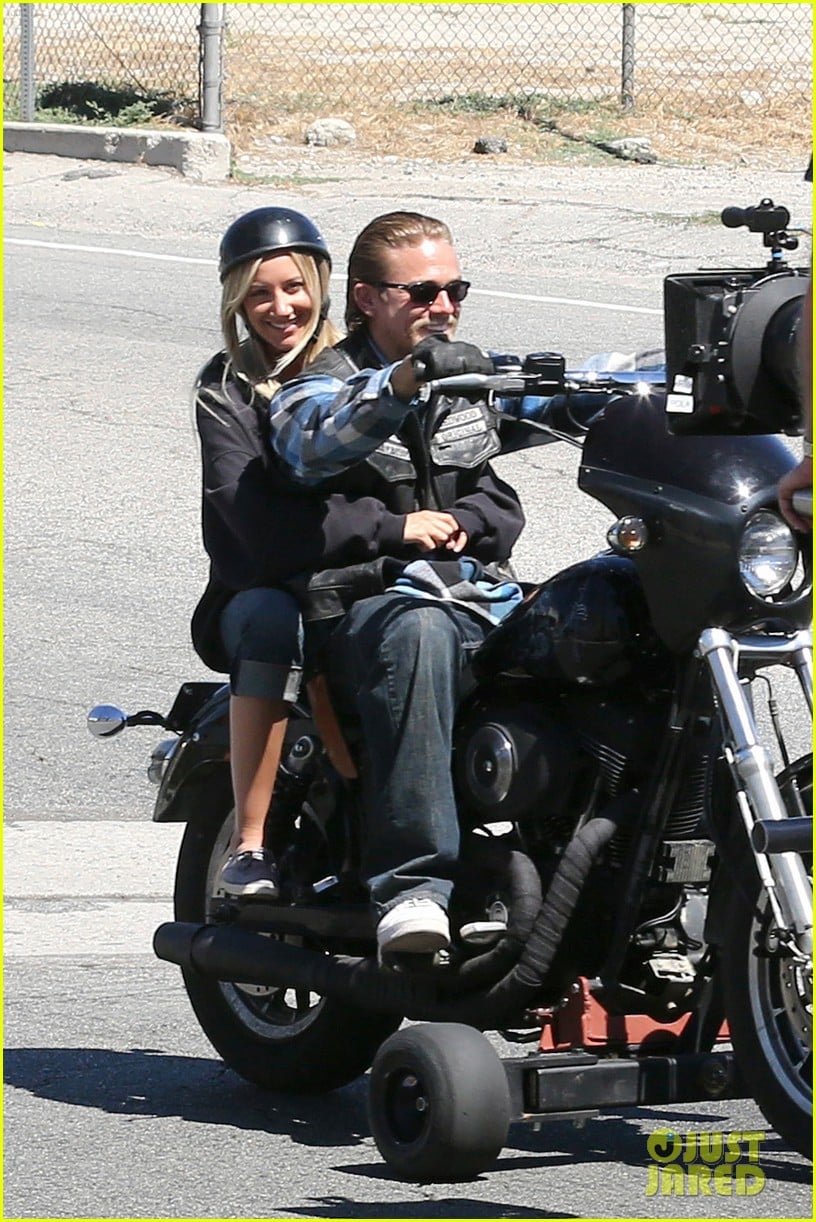 ashley tisdale charlie hunnam sons of anarchy 08