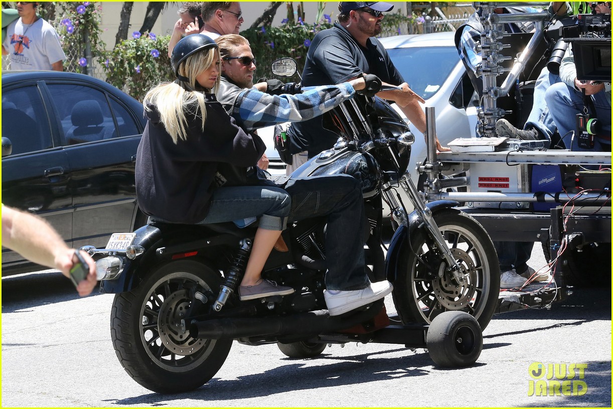 ashley tisdale charlie hunnam sons of anarchy 162679596