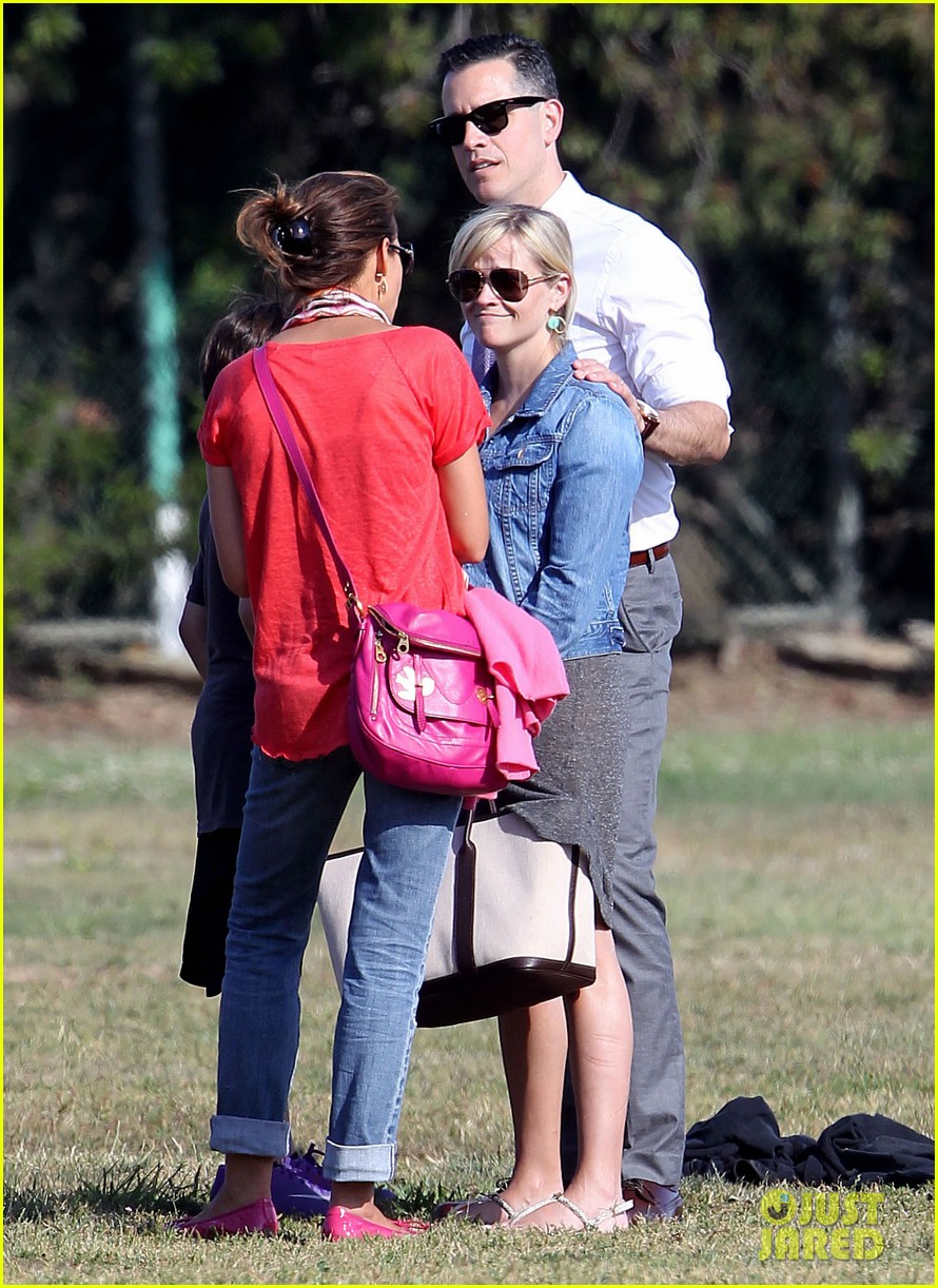 reese witherspoon family flag football 14