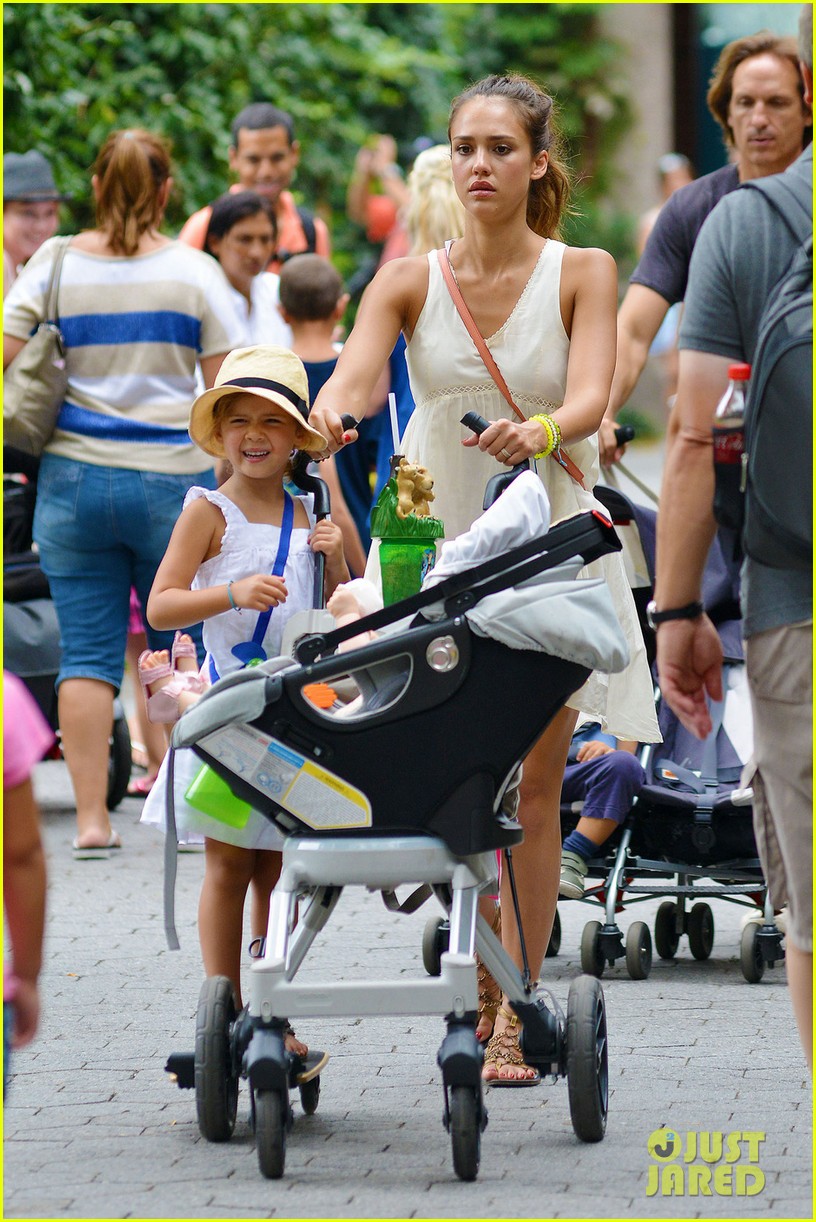 Jessica Alba Park Playdate with Honor & Haven! Photo 2693041 Cash(02)