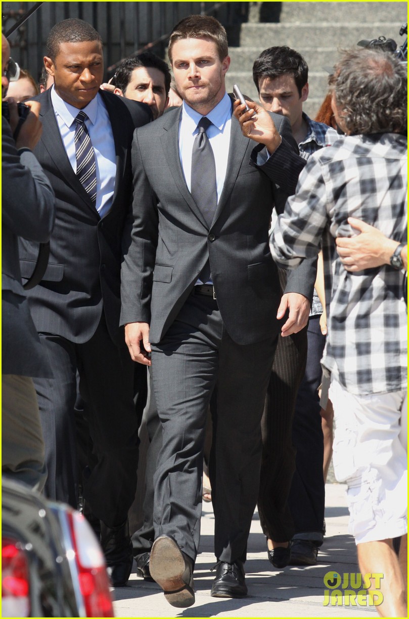 stephen amell suits up on arrow set 232692453