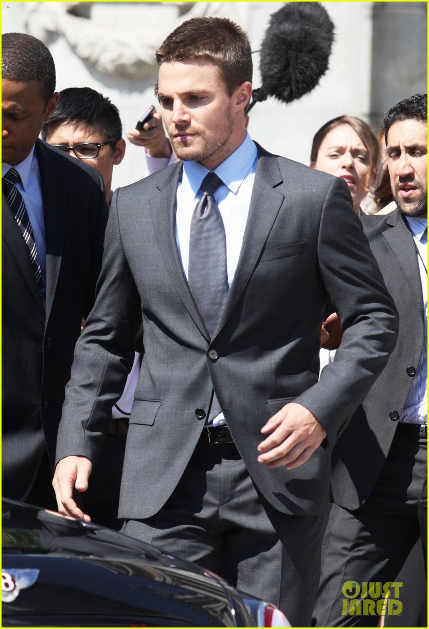stephen amell suits up on arrow set 252692455
