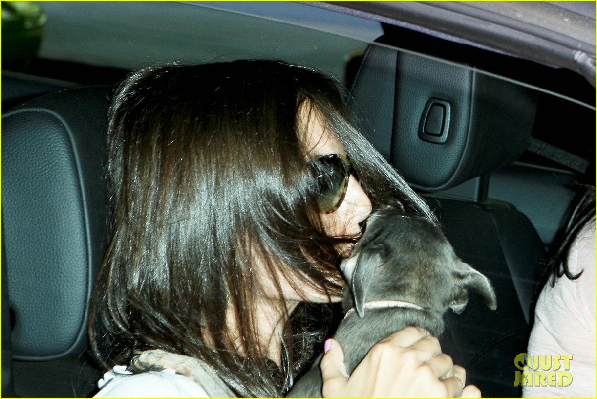 camilla belle lands in los angeles with evolet 04
