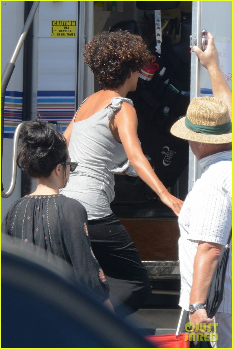 halle berry returns to hive set after hospitalization 02