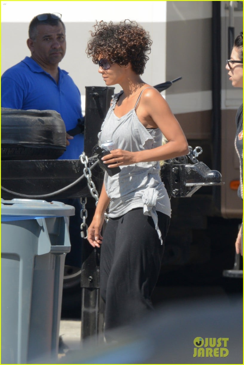 halle berry returns to hive set after hospitalization 062689578