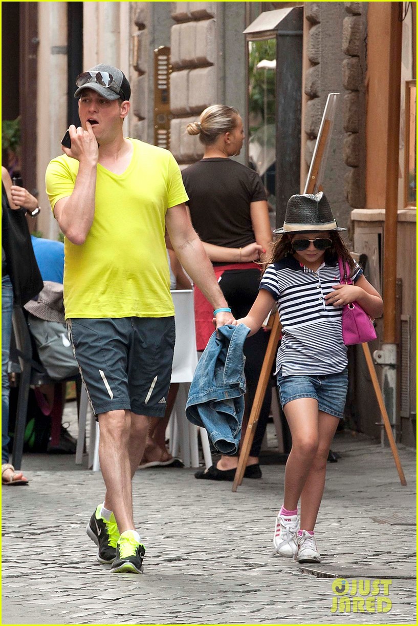 michael buble shopping in rome 13