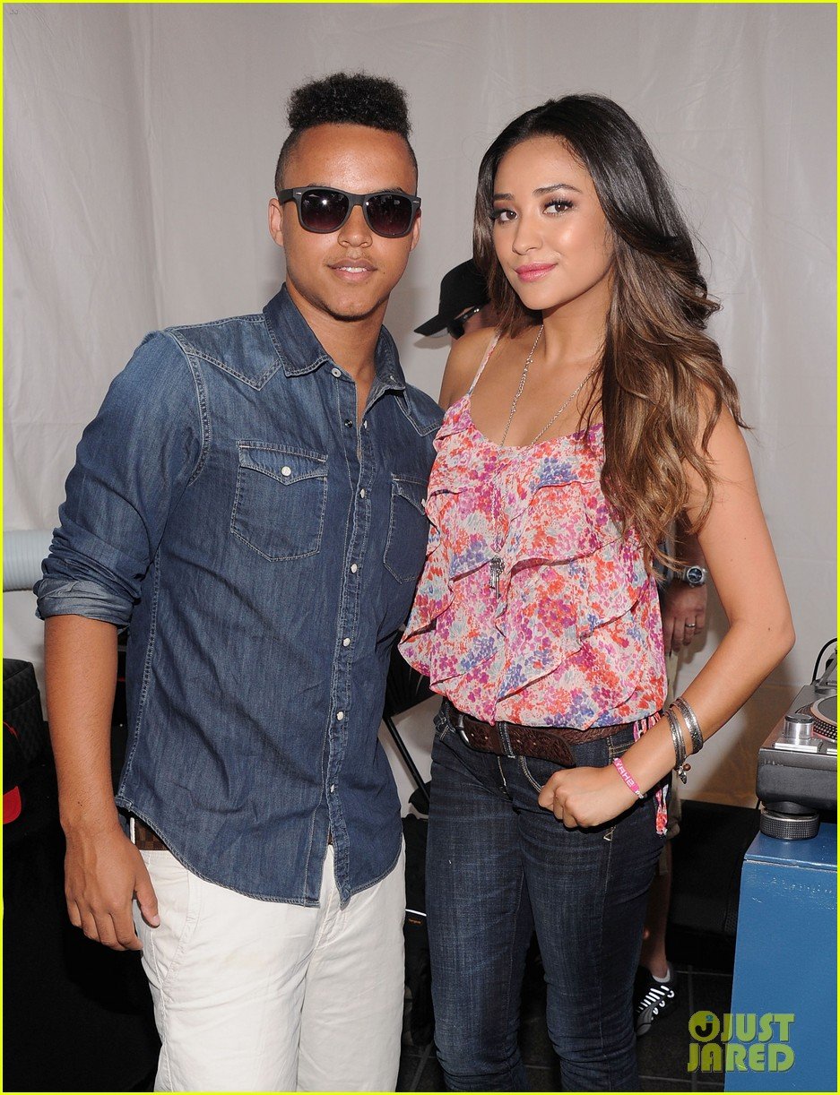 connor cruise live your life launch with shay mitchell 23