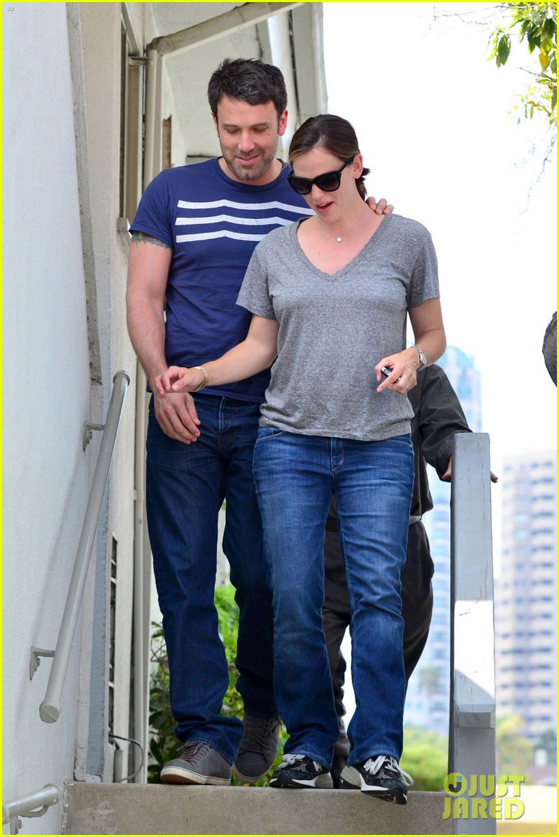 Jennifer Garner & Ben Affleck Santa Monica Smiles! Photo 2683038(02)