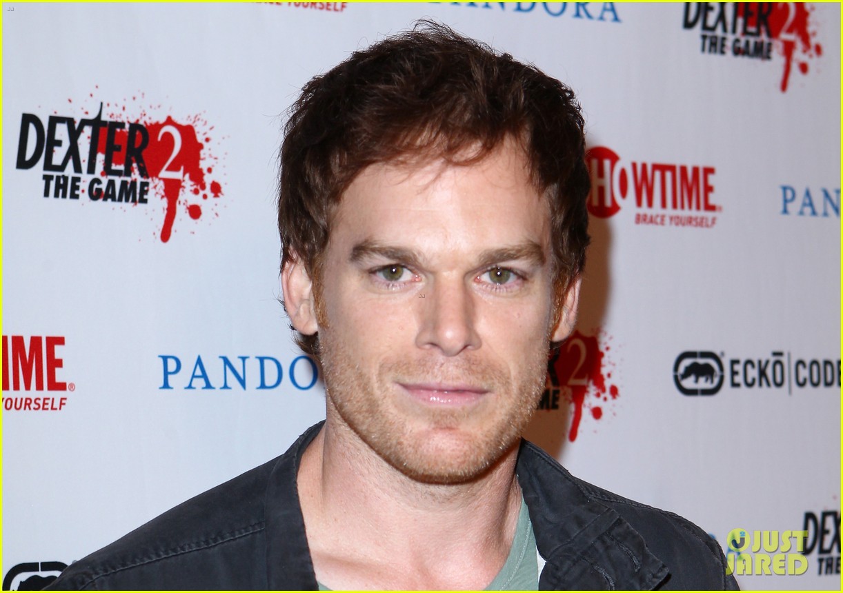 michael c hall lucy liu dexter elementary at comic con 102687363