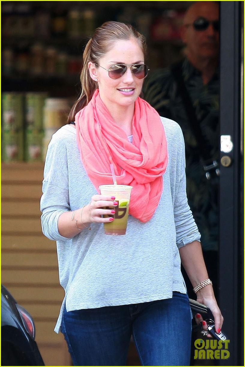 minka kelly independence day with mandy moore 042683689