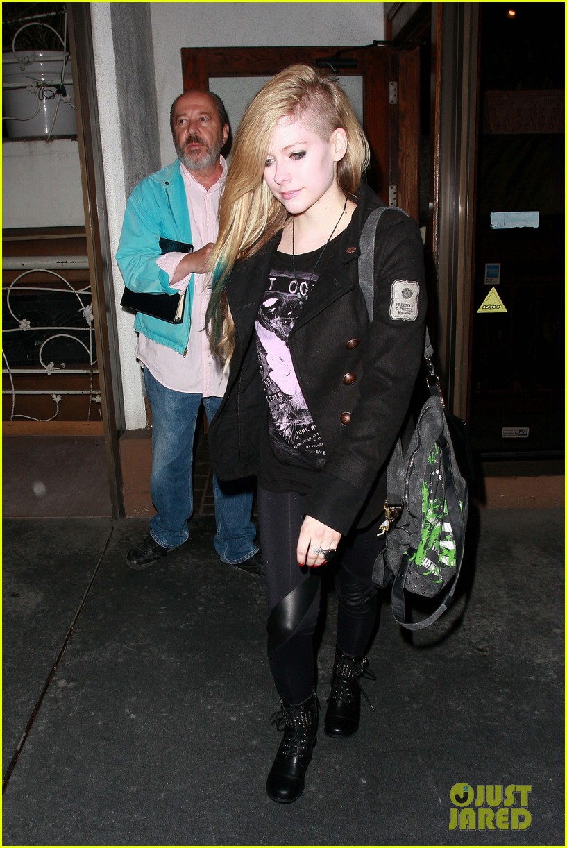 avril lavigne shaved haircut at madeo 062684399