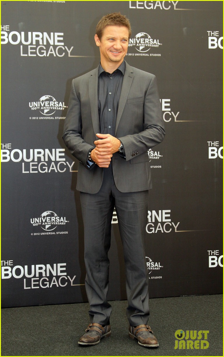 jeremy renner bourne legacy rome photo call 01