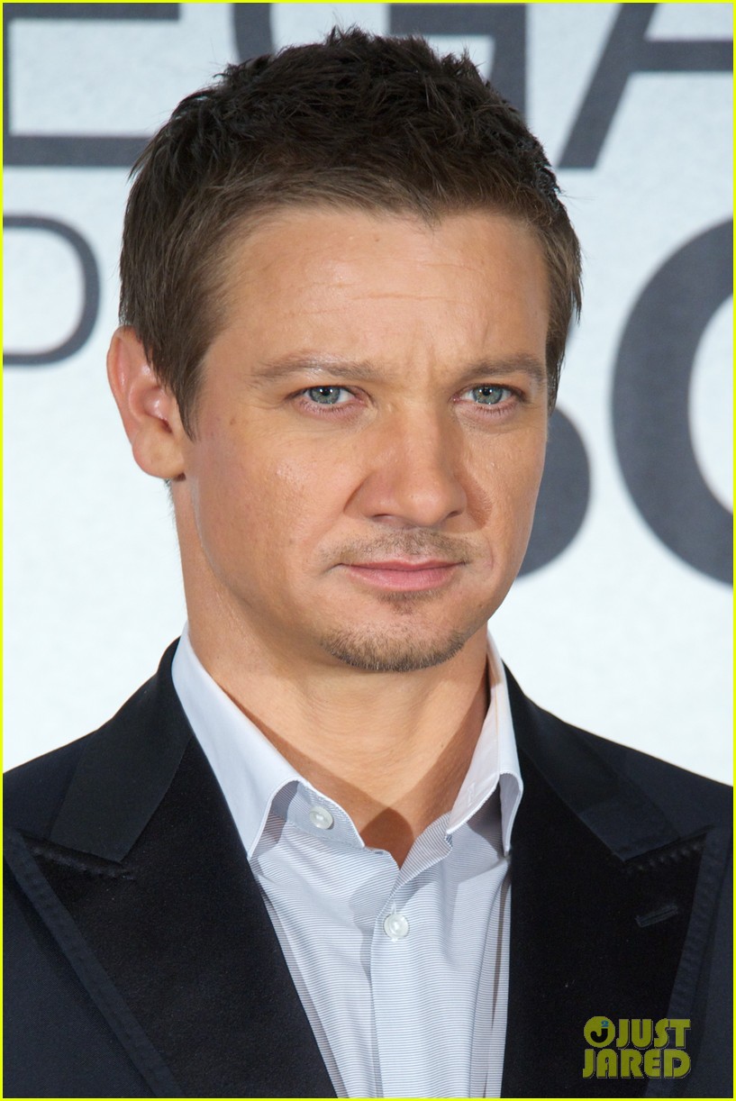 jeremy renner bourne photo call spain 012689135