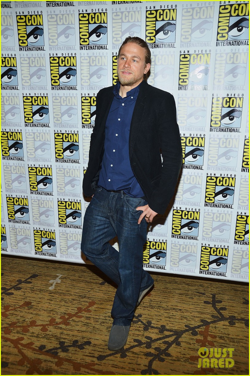 Charlie Hunnam: 'Sons of Anarchy' Panel at Comic-Con!: Photo 2687960 | 2012  Comic Con, Charlie Hunnam, Dayton Callie, Katey Sagal, Kim Coates, Kurt  Sutter, Maggie Siff, Mark Boone Jr, Ron Perlman, Ryan, image size:814x1222