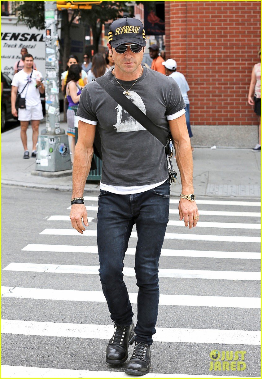 justin theroux hailing a cab 03