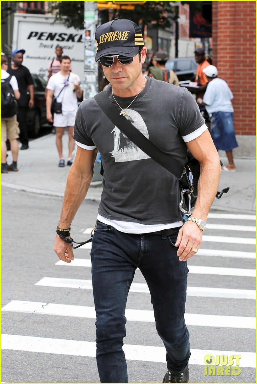 justin theroux hailing a cab 14