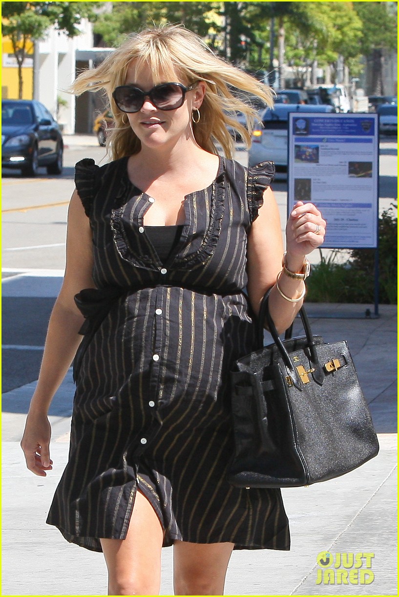 reese witherspoon bouchon baby bump in beverly hills 022692030
