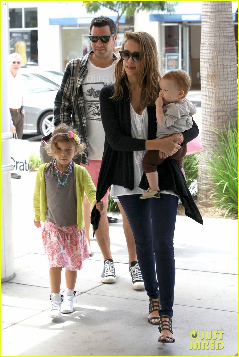 Jessica Alba Family Outing In Beverly Hills! Photo 2708279 Cash