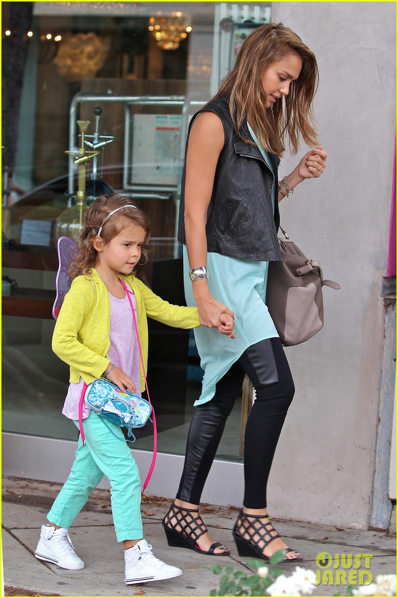 jessica alba lunch with honor 21