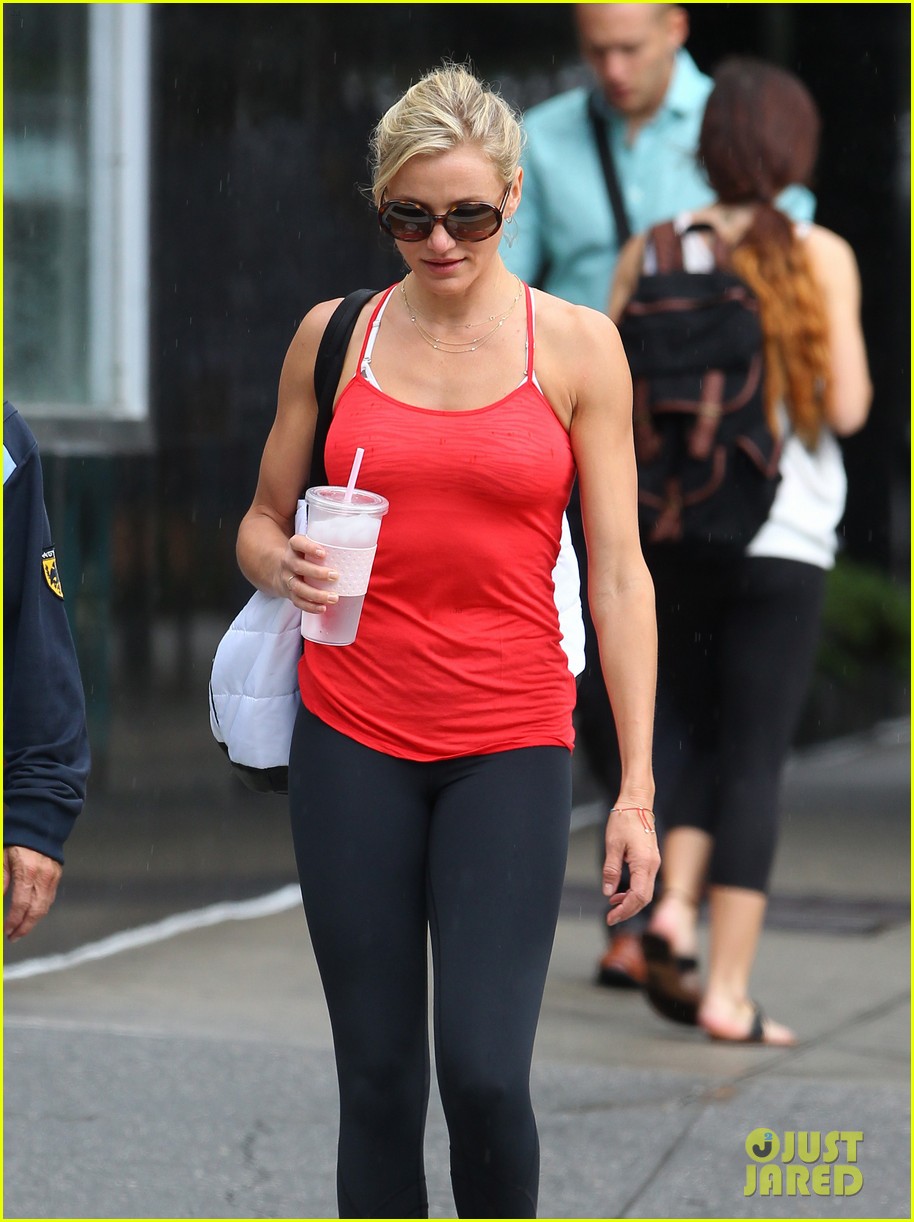 cameron diaz red apple workout 01