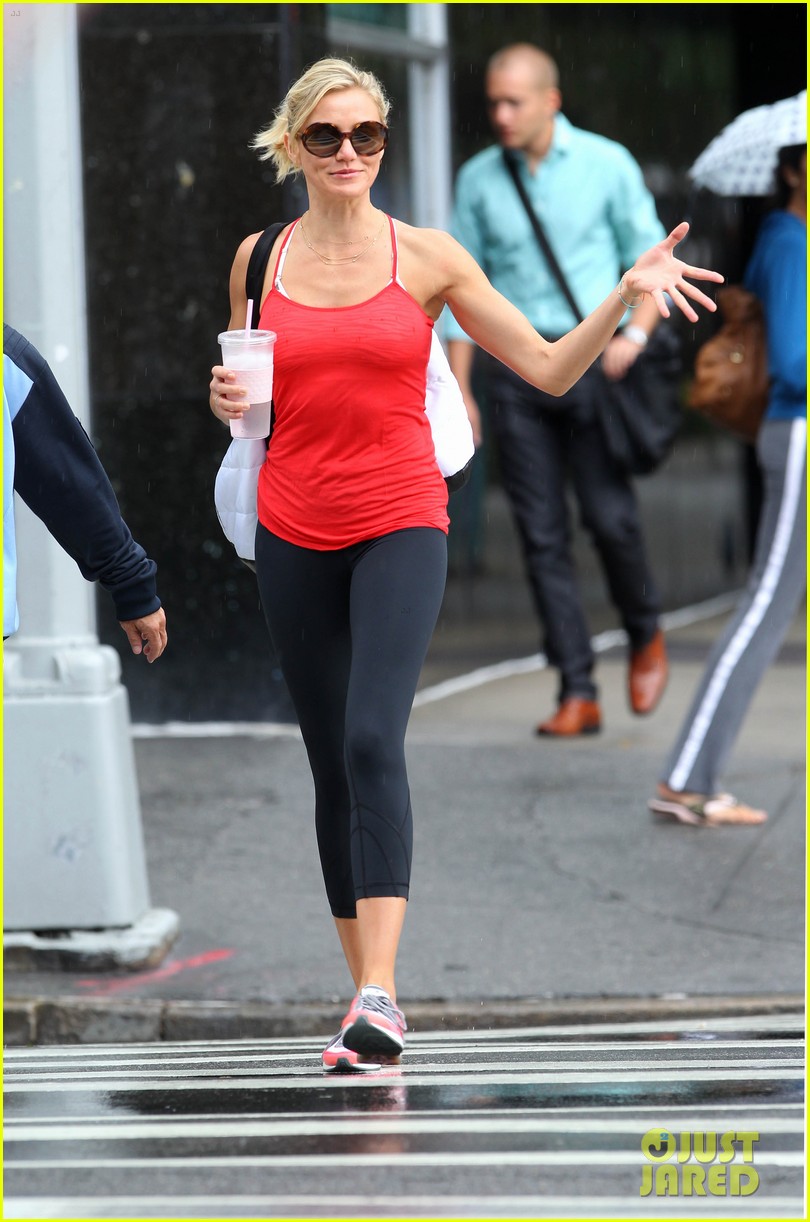 cameron diaz red apple workout 022709543