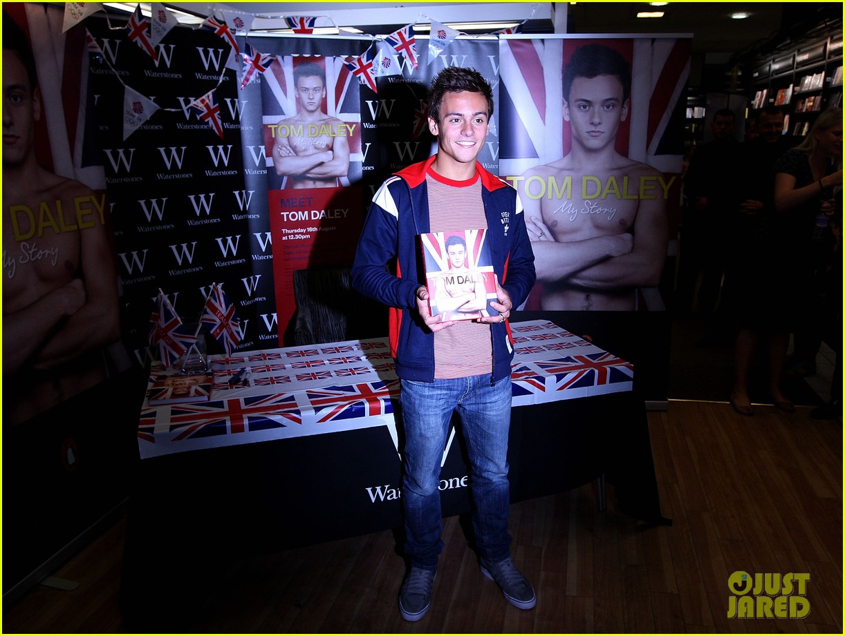 tom daley book signing 102703156