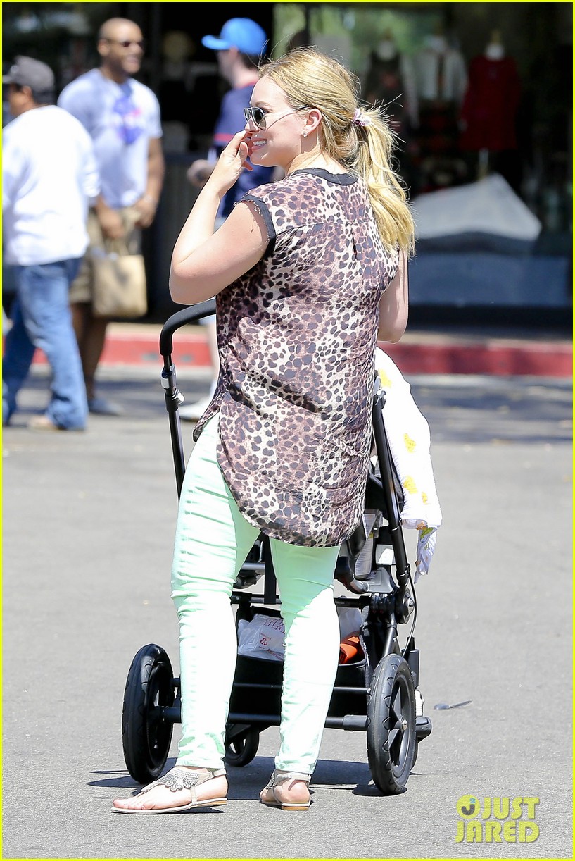 hilary duff mindy project party 122708796