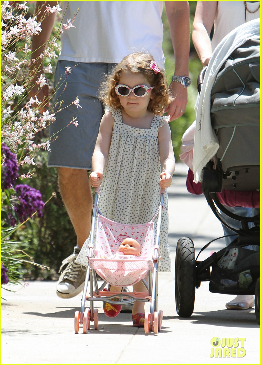 alyson hannigan brentwood family lunch 06