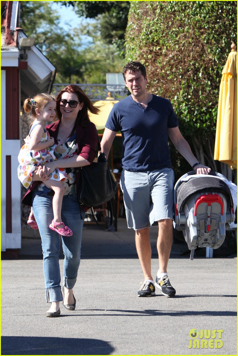 Alyson Hannigan A Votre Sante Dinner with the Family! Photo 2709787