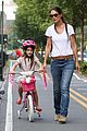 katie holmes teaches suri cruise to ride a bike 03