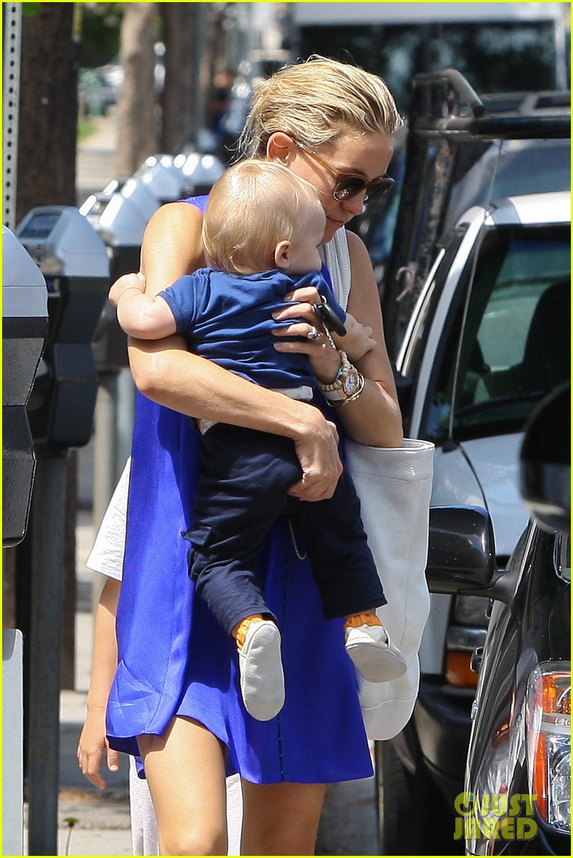 kate hudson brentwood with ryder and baby bingham 02