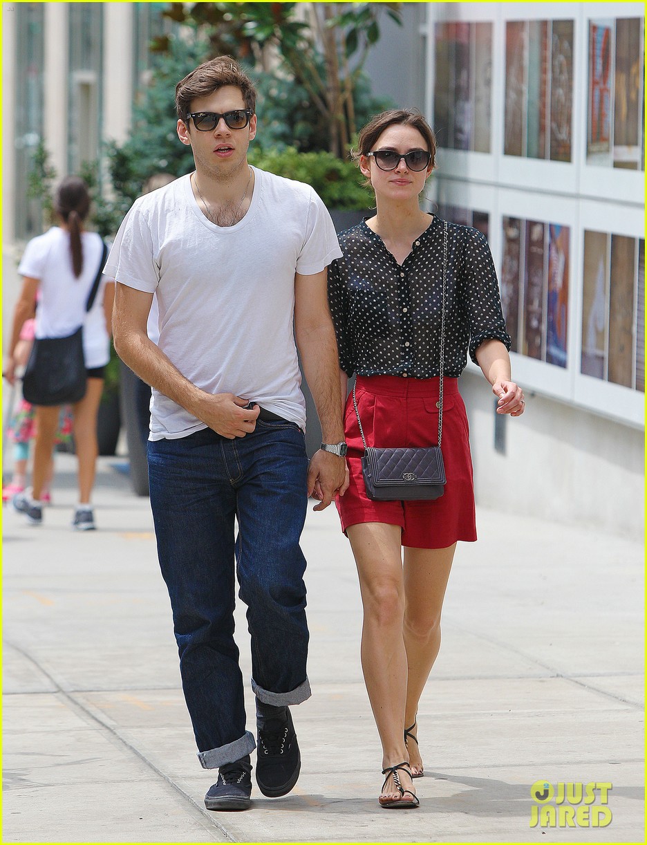 keira knightley stroll with james righton 05