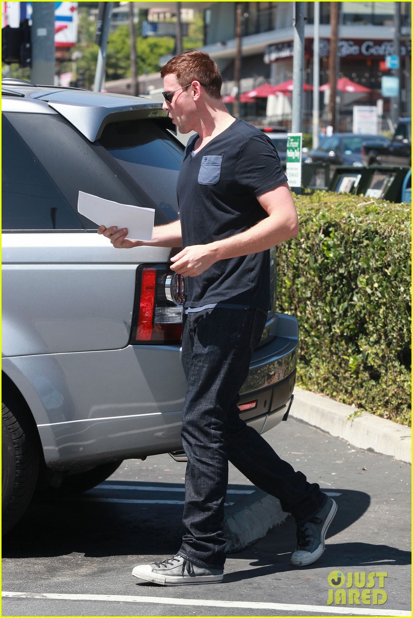 lea michele birthday grocery run with cory monteith 09