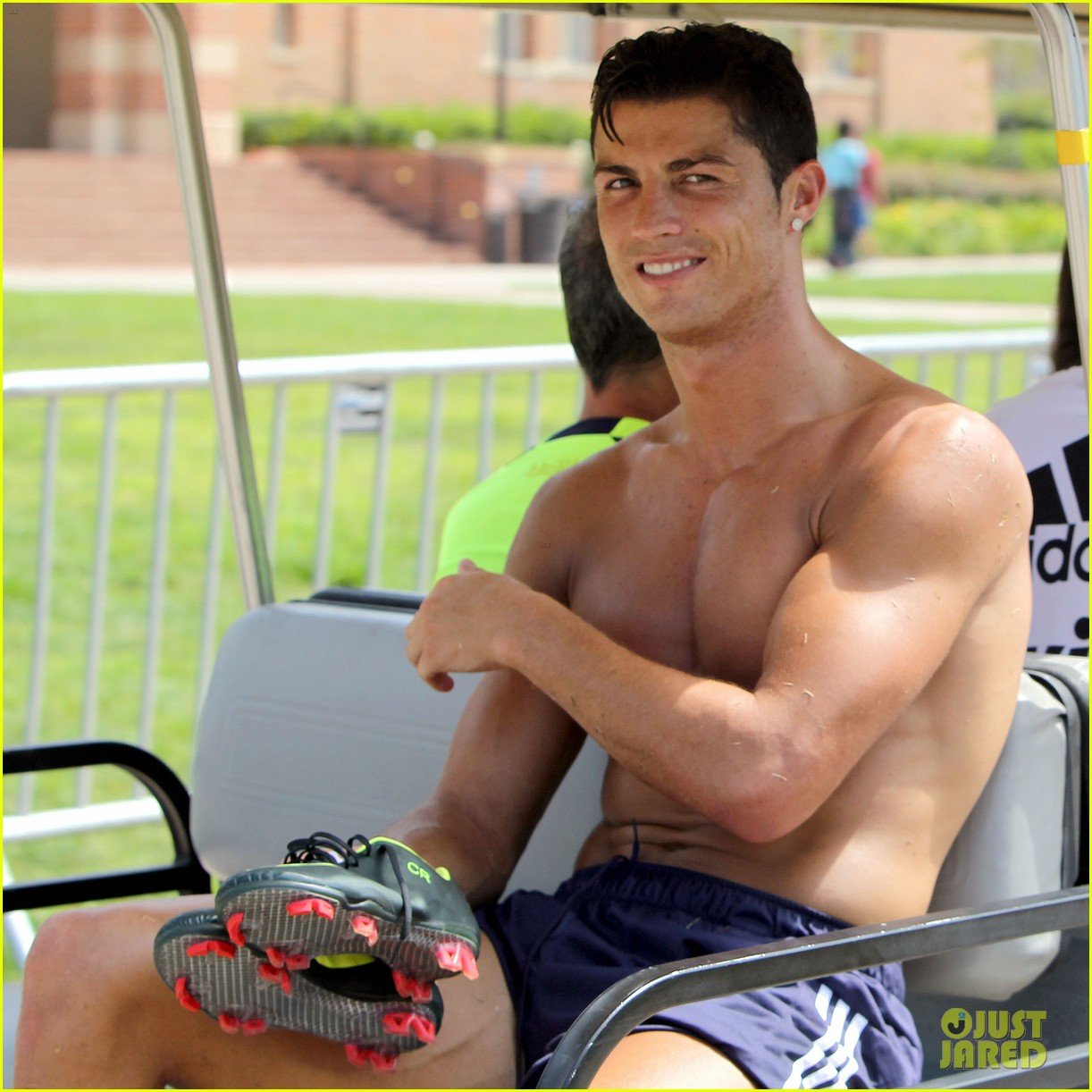 cristiano ronaldo shirtless after practice 012698421