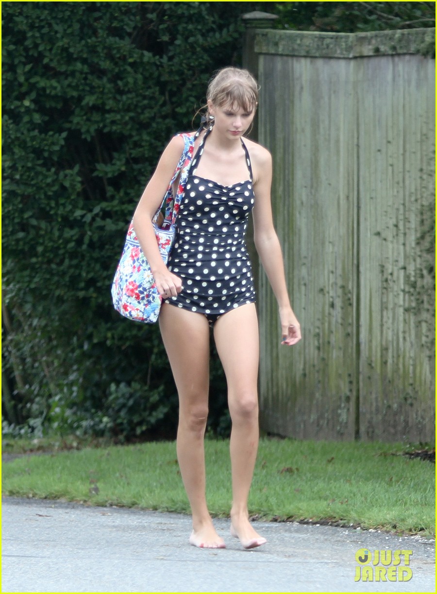 taylor swift kennedy compound with conors dad 01