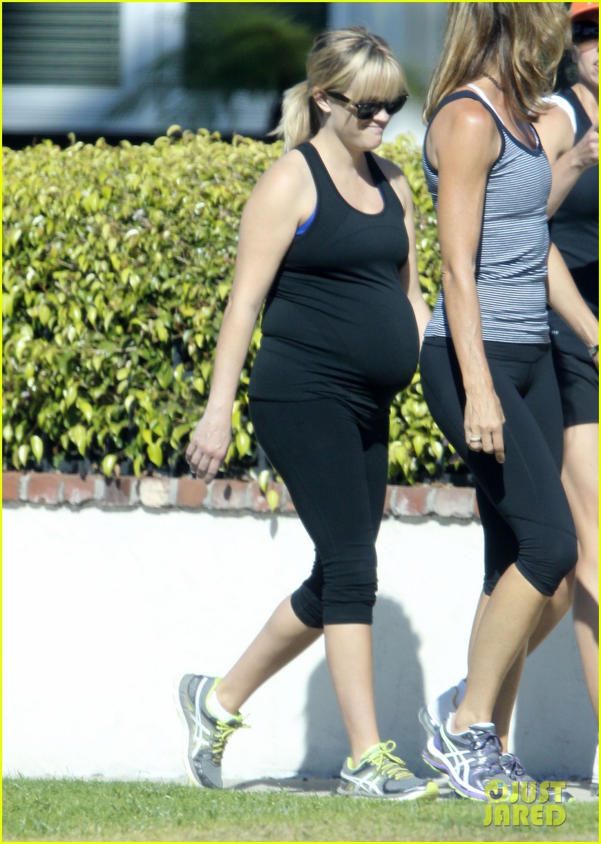 reese witherspoon baby bumpin workout 10