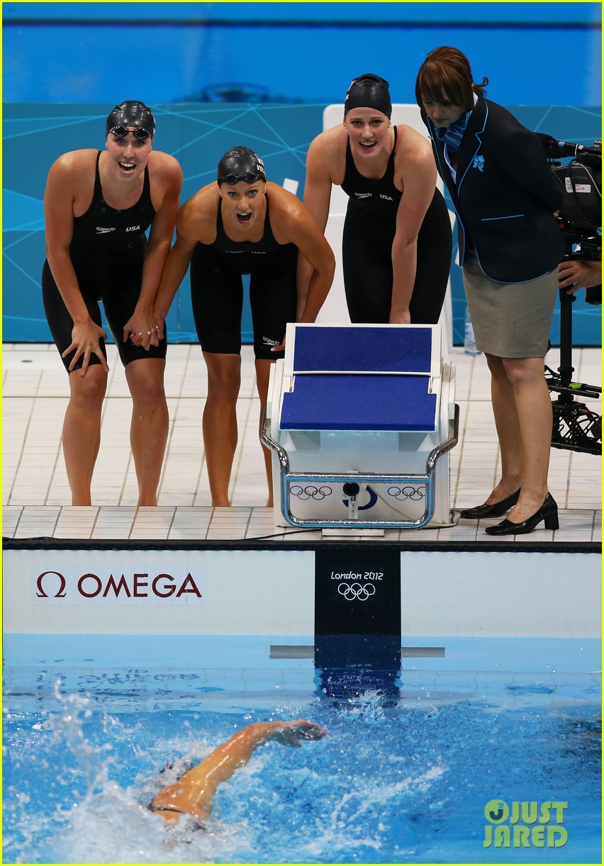 womens us swimming team wins gold in 4x200m freestyle relay 132695442