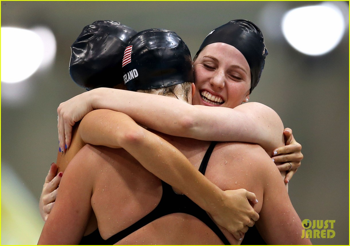 womens us swimming team wins gold in 4x200m freestyle relay 152695444