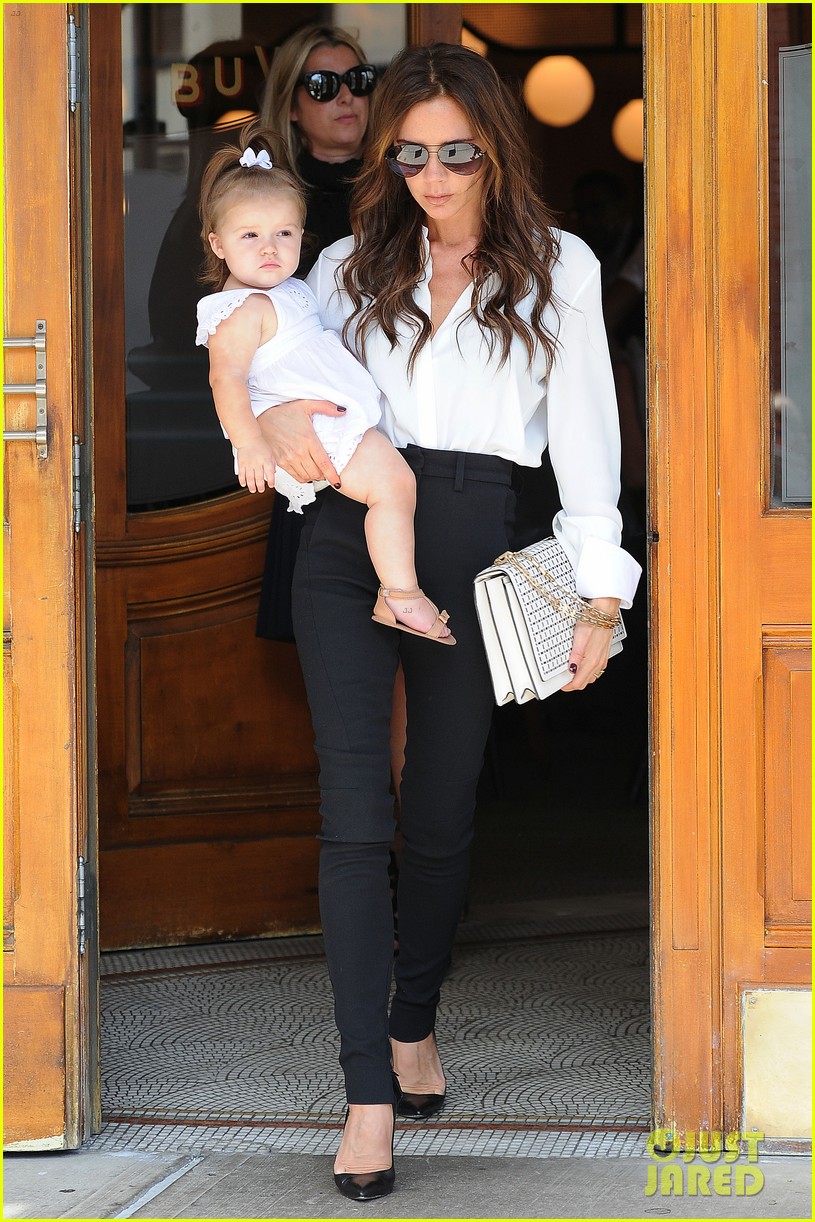 Victoria Beckham Fashion Week Fun with Harper! Photo 2719526